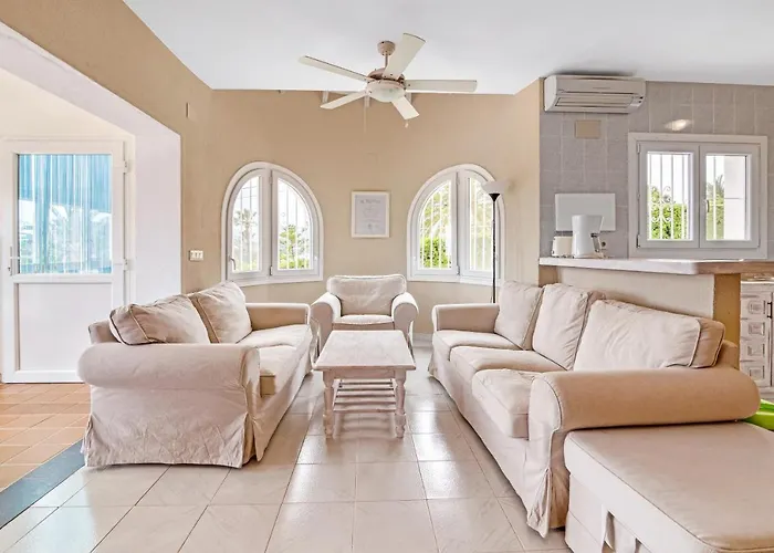 Leuki Вілла Кальпе